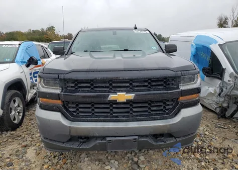 2018 Chevrolet Silverado K1500 Custom z USA, uszkodzony, nr VIN 1GCVKPECXJZ124060